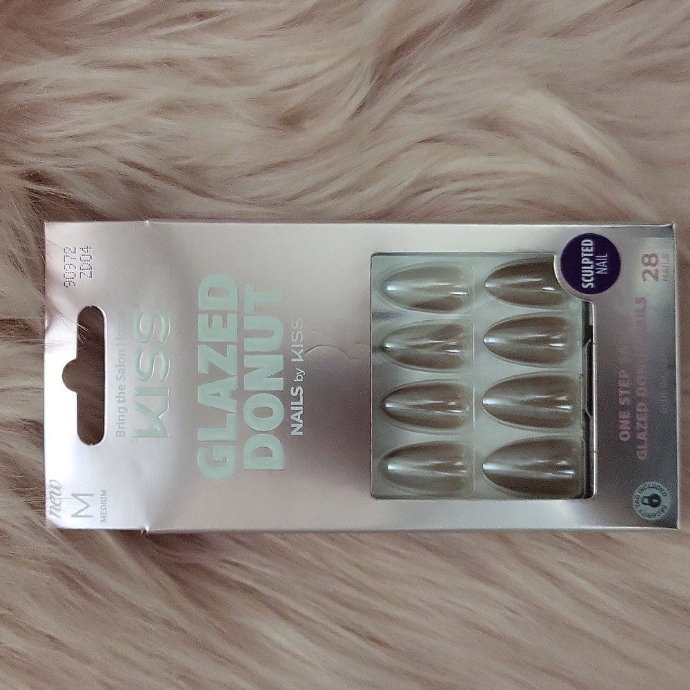Brand New KISS GLAZED DONUT False Nails-M